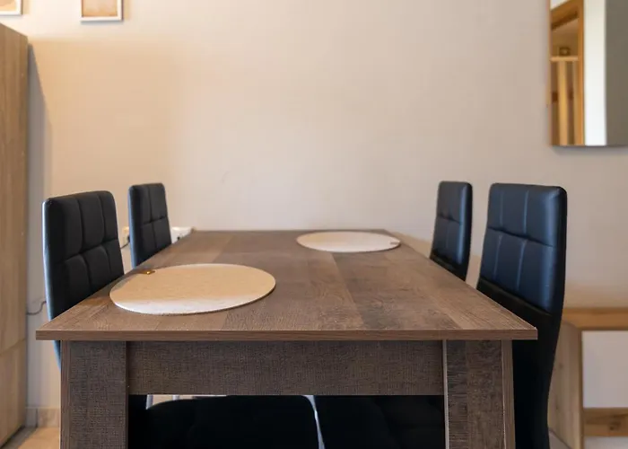 Elia Mini E7 アパート ラリサ